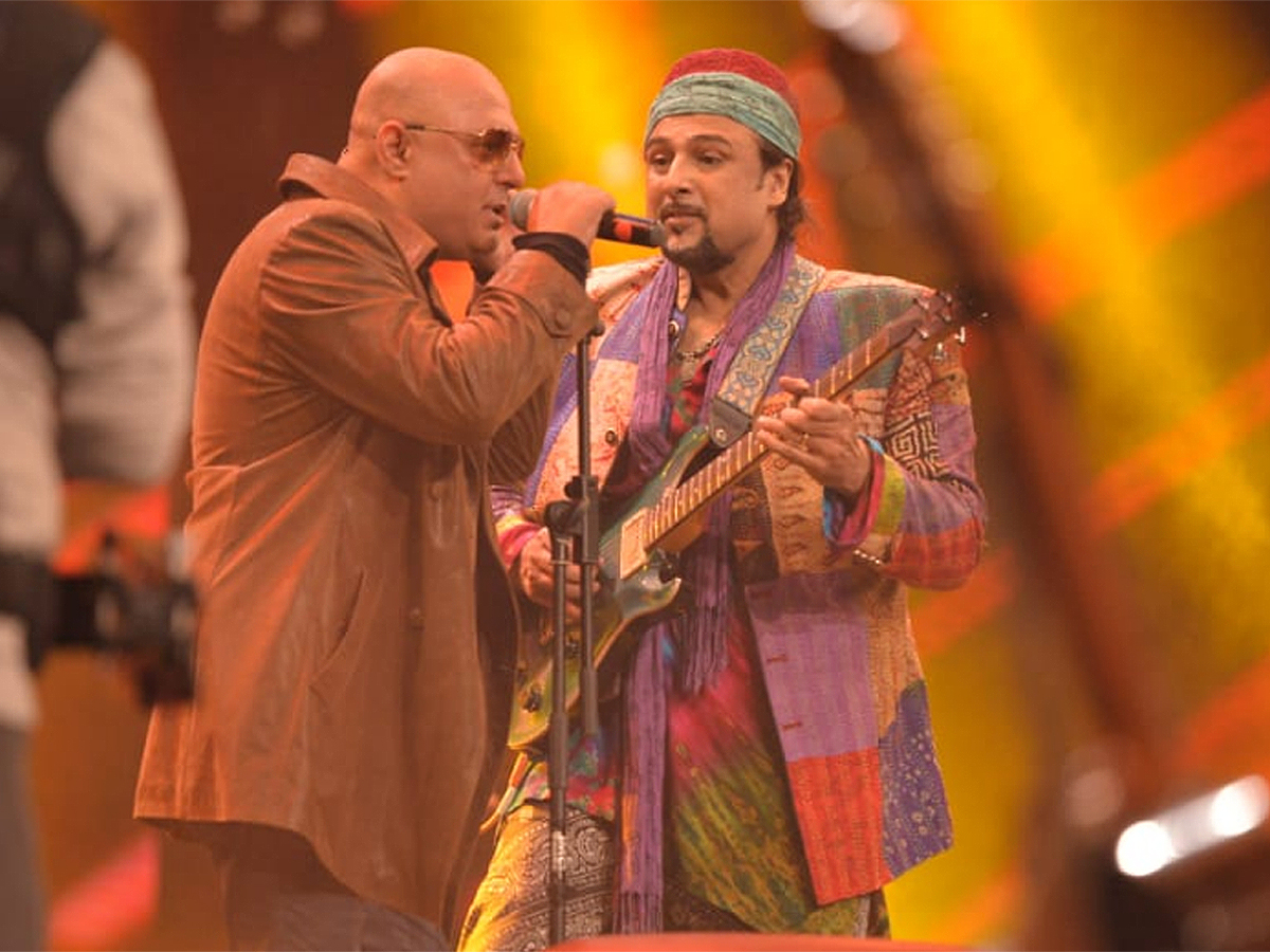 ‘Junoon’ reunion concert wins hearts in Karachi; Dubai is next